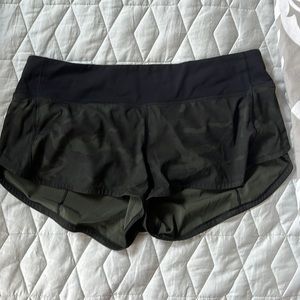 Lululemon Speed Up Lined 2.5 - Sz 8